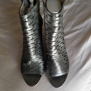 Steven Madden black label booties